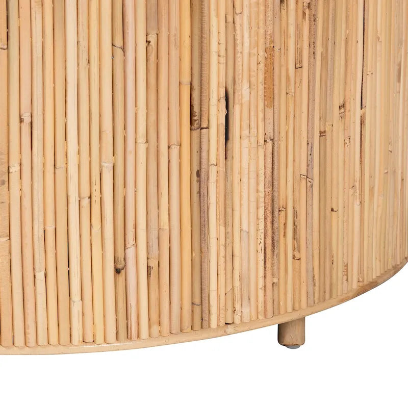 Table basse ronde en rotin avec pieds minimalistes