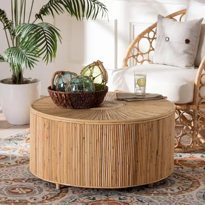 Table basse ronde en rotin avec pieds minimalistes